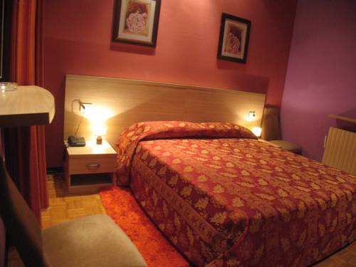 Imagen de la habitación del Hotel Monterosa. Foto 8