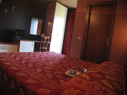 Imagen de la habitación del Hotel Monterosa. Foto 11