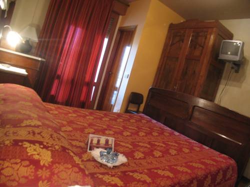 Imagen de la habitación del Hotel Monterosa. Foto 14