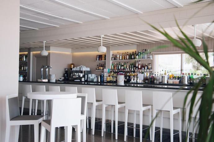 Imagen del bar/restaurante del Hotel Monterrey Roses By Pierre and Vacances. Foto 3