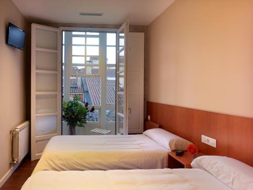Imagen de la habitación del Hotel Montes. Foto 3