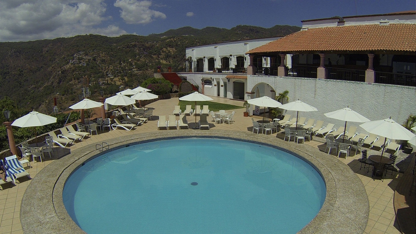 Imagen de la piscina del Hotel Montetaxco. Foto 13