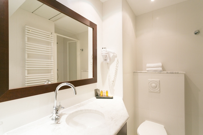 Imagen de la habitación del Hotel Montfleuri Paris. Foto 13