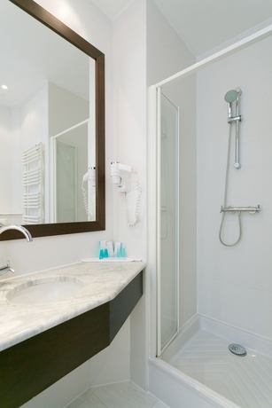 Imagen de la habitación del Hotel Montfleuri Paris. Foto 15