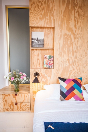 Imagen de la habitación del Hotel Montholon Paris. Foto 7