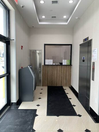 Imagen general del Hotel Monti, Bronx. Foto 1