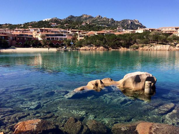 Imagen de los exteriores del Hotel Monti Di Mola. Foto 14