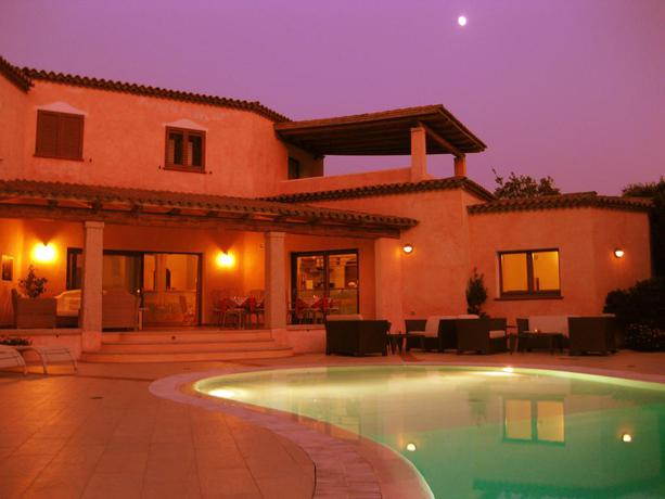 Imagen de la piscina del Hotel Monti Di Mola. Foto 16