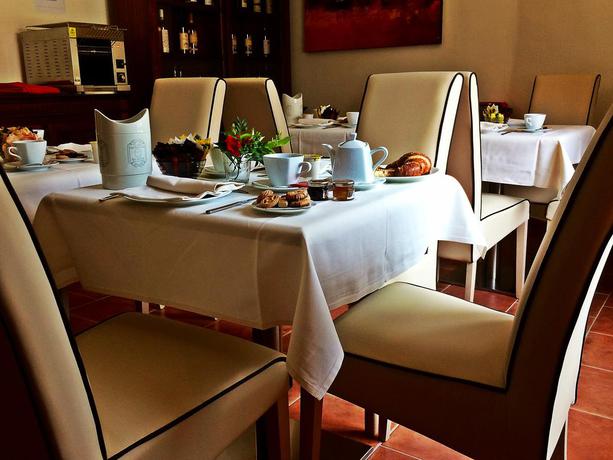 Imagen general del Hotel Monti Di Mola. Foto 5