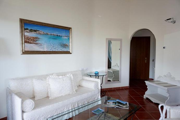 Imagen de la habitación del Hotel Monti Di Mola. Foto 13