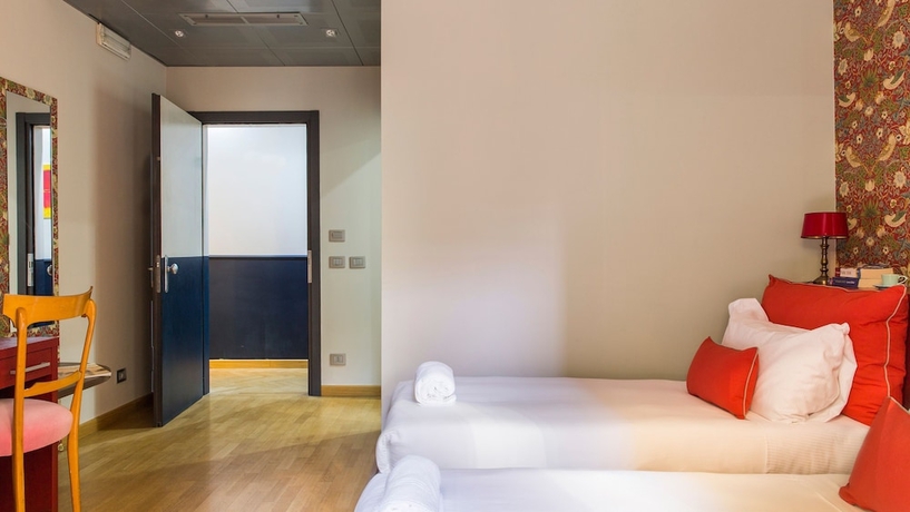 Imagen de la habitación del Hotel Monti First. Foto 10