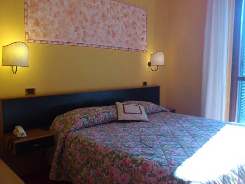 Imagen de la habitación del Hotel Monti, Lamporecchio. Foto 13