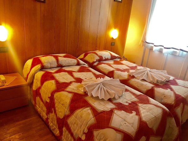 Imagen de la habitación del Hotel Monti Pallidi. Foto 7