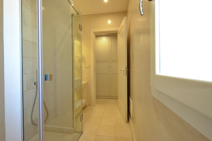 Imagen de los exteriores del Hotel Montir&ograve;. Foto 15
