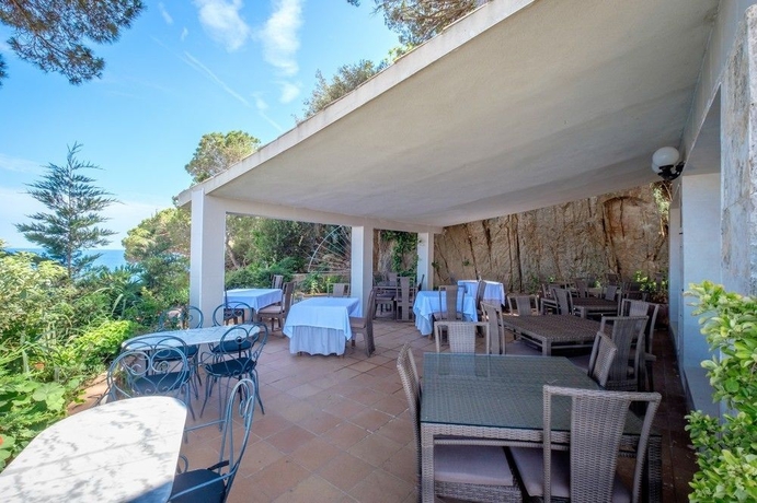 Imagen del bar/restaurante del Hotel Montjoi. Foto 5