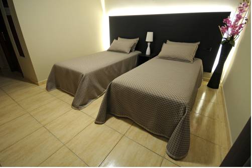 Imagen de la habitación del Hotel Montmar. Foto 6