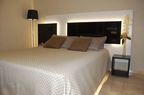 Imagen de la habitación del Hotel Montmar. Foto 10