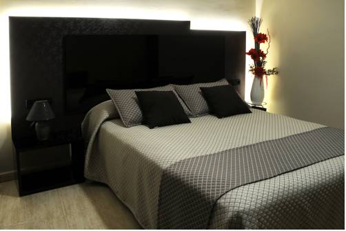 Imagen de la habitación del Hotel Montmar. Foto 11