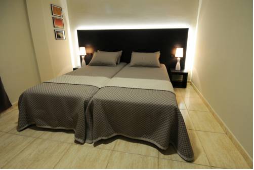 Imagen de la habitación del Hotel Montmar. Foto 13