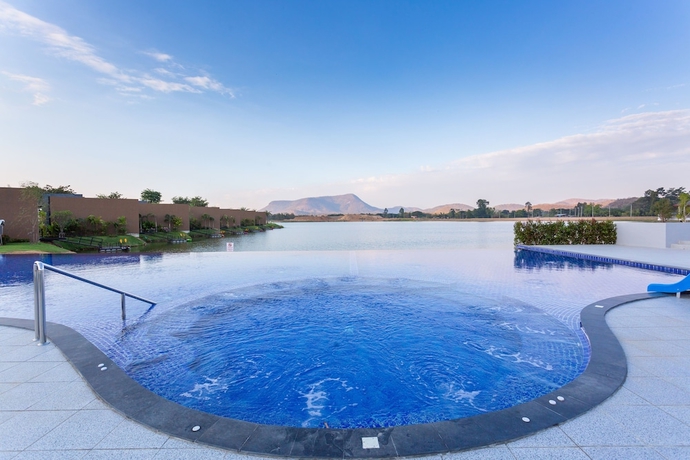 Imagen de la piscina del Hotel Montoro Resort. Foto 15