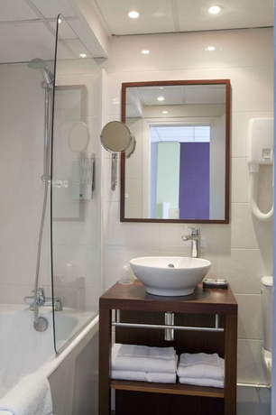 Imagen de la habitación del Hotel Montparnasse Alesia. Foto 11