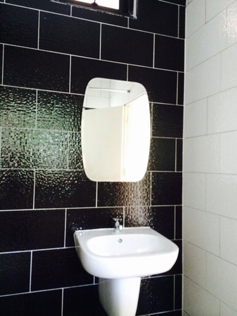 Imagen de la habitación del Hotel Montra Nakhon Guesthouse. Foto 16