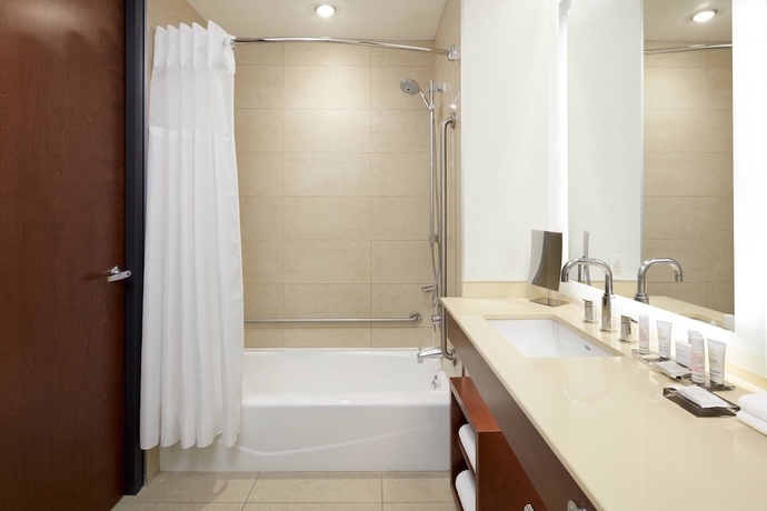 Imagen de la habitación del Hotel Montreal Airport Marriott In-terminal. Foto 6