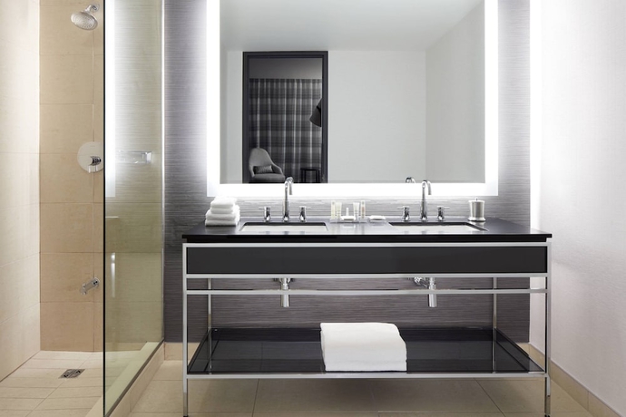 Imagen de la habitación del Hotel Montreal Airport Marriott In-terminal. Foto 13