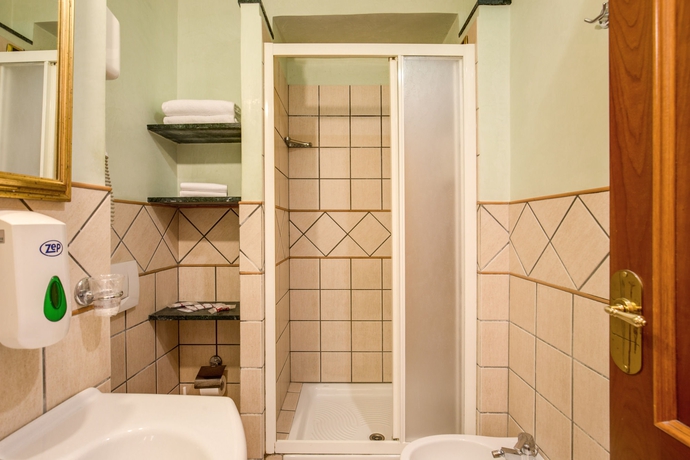 Imagen de la habitación del Hotel Montreal, Esquilino. Foto 1