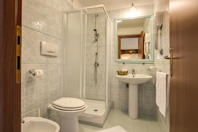 Imagen de la habitación del Hotel Montreal, Esquilino. Foto 10