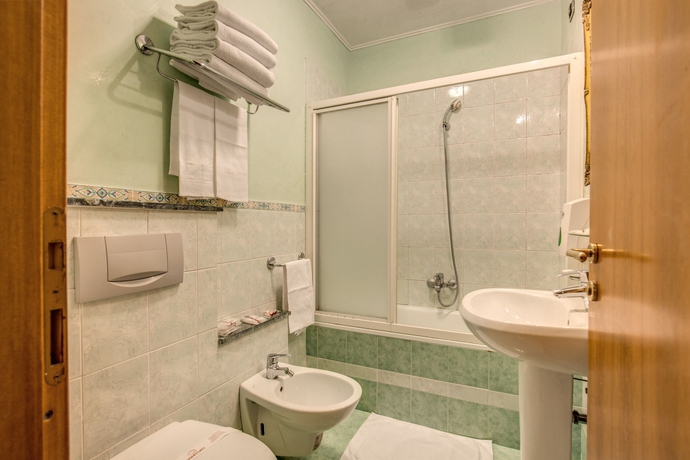 Imagen de la habitación del Hotel Montreal, Esquilino. Foto 11