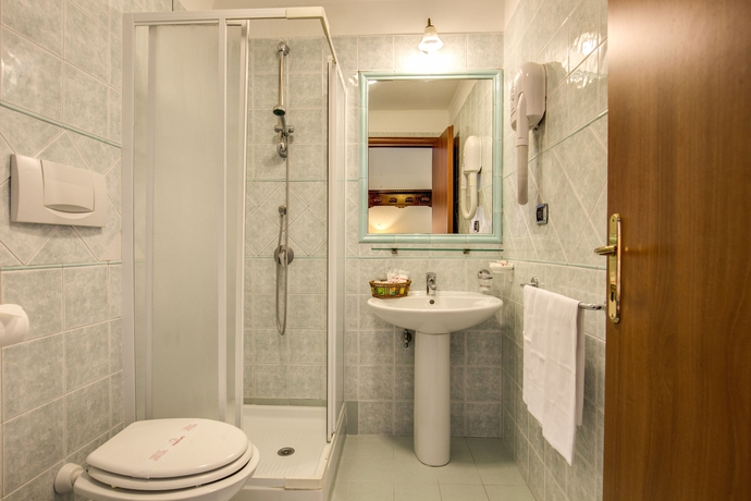 Imagen de la habitación del Hotel Montreal, Esquilino. Foto 12