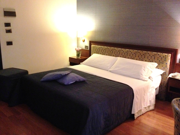 Imagen de la habitación del Hotel Montreal, Ragusa. Foto 5