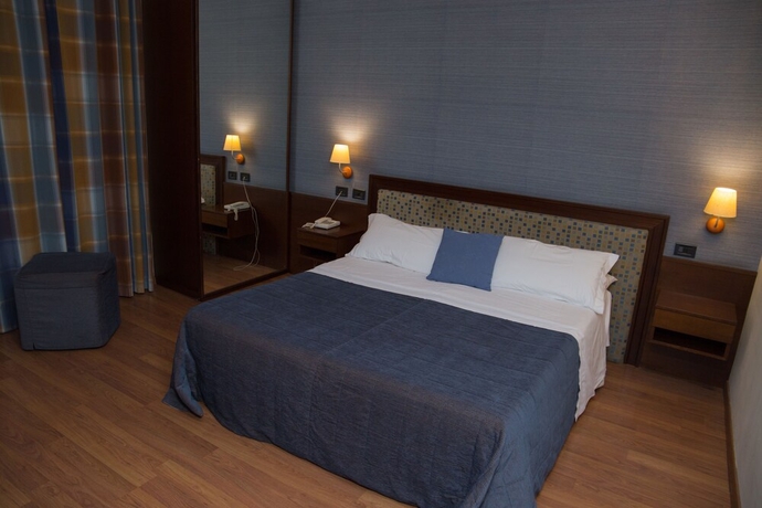 Imagen de la habitación del Hotel Montreal, Ragusa. Foto 8