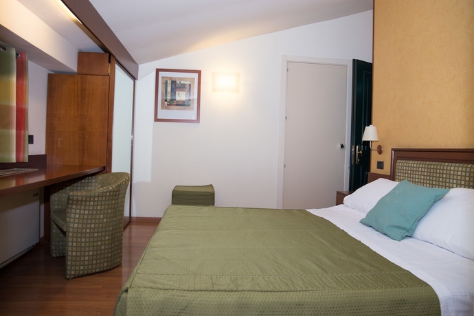 Imagen de la habitación del Hotel Montreal, Ragusa. Foto 9