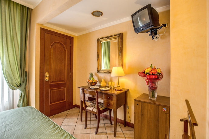Imagen de la habitación del Hotel Montreal, Roma. Foto 5