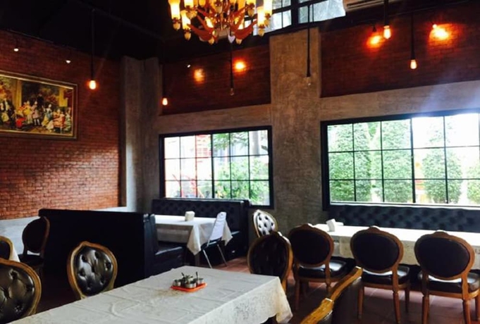 Imagen del bar/restaurante del Hotel Montree, Chainat. Foto 3