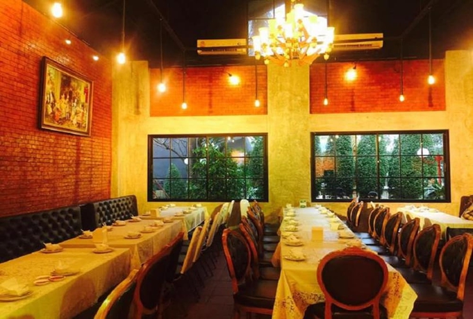 Imagen del bar/restaurante del Hotel Montree, Chainat. Foto 4