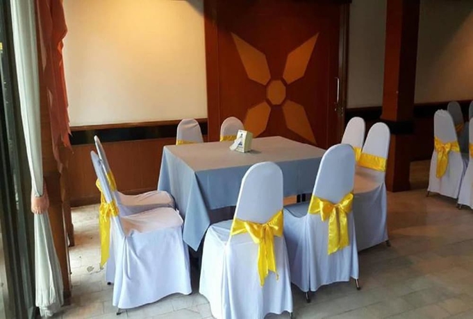 Imagen de los interiores del Hotel Montree, Chainat. Foto 15