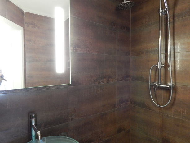 Imagen de la habitación del Hotel Montree. Foto 11