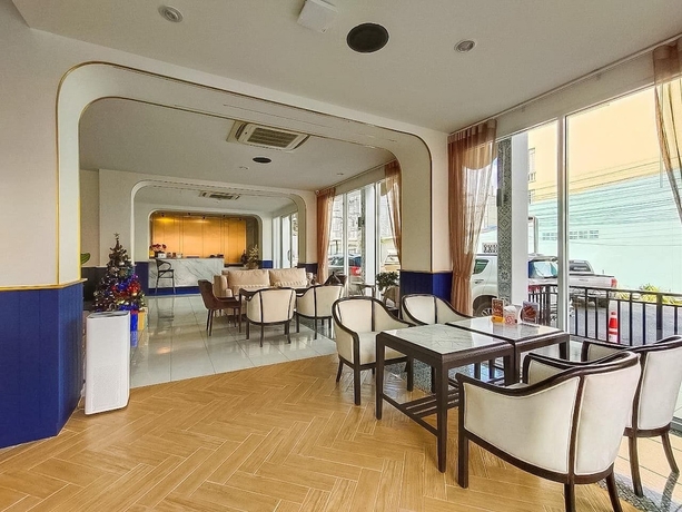 Imagen de los interiores del Hotel Montree Phuket. Foto 15
