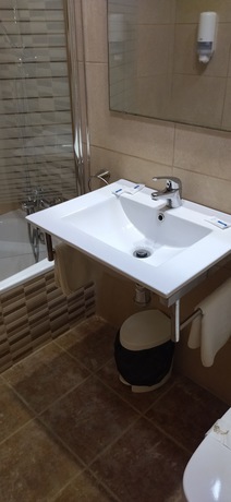 Imagen de la habitación del Hotel Montsant. Foto 15