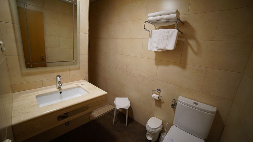 Imagen de la habitación del Hotel Montsant. Foto 16