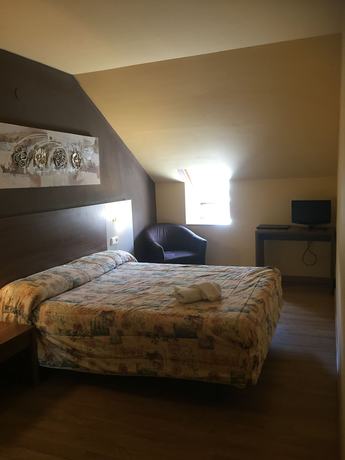Imagen de la habitación del Hotel Montsant, Vilaller. Foto 9