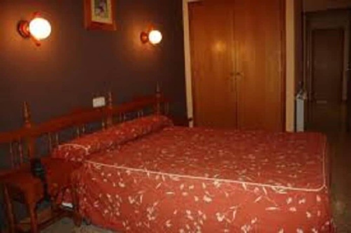 Imagen de la habitación del Hotel Montsant, Vilaller. Foto 18