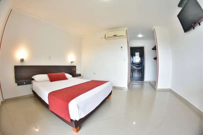 Imagen de la habitación del Hotel Montserrat Plaza. Foto 4