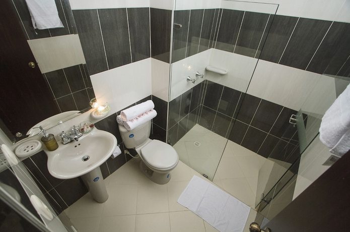 Imagen de la habitación del Hotel Montserrat Plaza. Foto 10