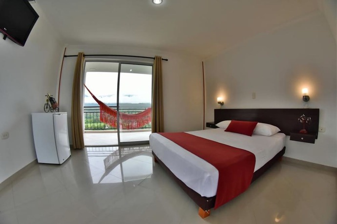 Imagen de la habitación del Hotel Montserrat Plaza. Foto 13