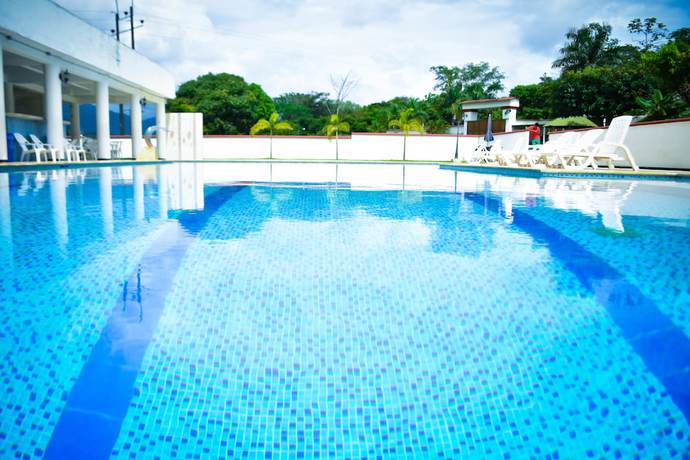 Imagen de la piscina del Hotel Montserrat Plaza. Foto 19