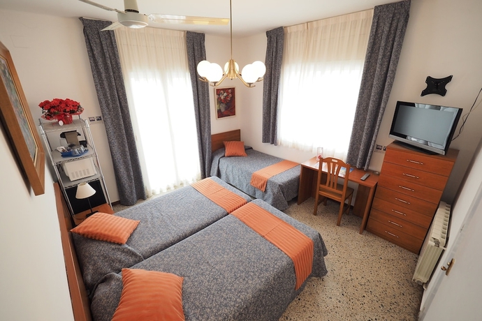 Imagen de la habitación del Hotel Montserrat, Sitges. Foto 5